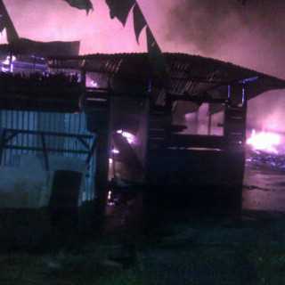 Sijago Merah Hanguskan Dua Rumah di Bengkalis